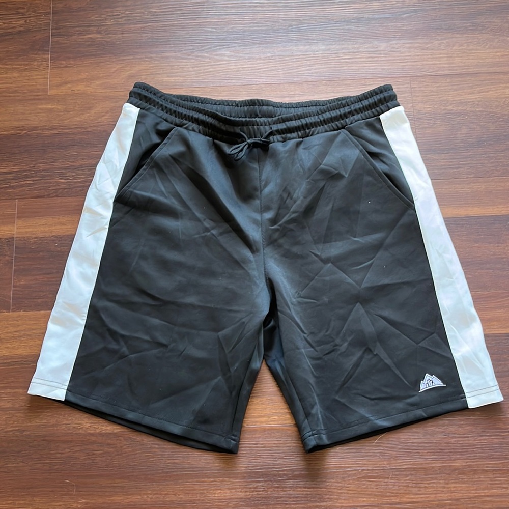 Urban outdoor, men’s athletic shorts, white/black, XL, pockets, new with tags